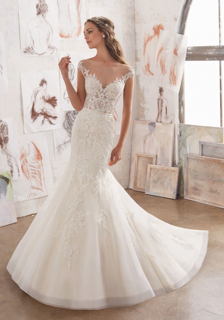 wedding gown accented by a gorgeous illusion v-neckline. Kod. 5509-3.jpg